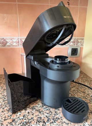 Cafetera Nespresso Vertuo Pop Negra + capsulas