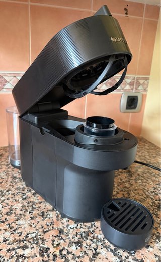 Cafetera Nespresso Vertuo Pop Negra + capsulas