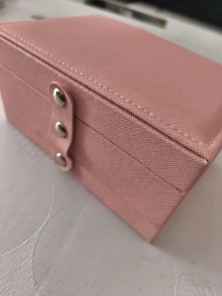 Joyero rosa con cierre a presión