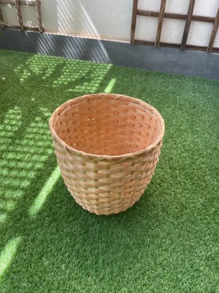 Planta artificial y cesto de mimbre regalo palmera
