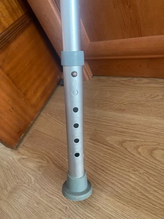Silla para la ducha regulable y con respaldo