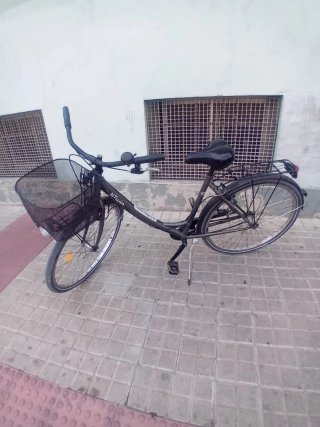 Bicicleta de paseo B'Twin negra