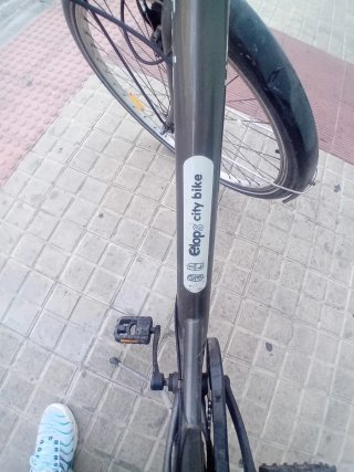 Bicicleta de paseo B'Twin negra