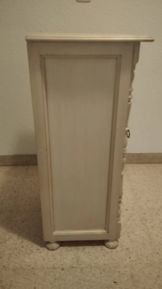 Mesilla de noche de madera lacada