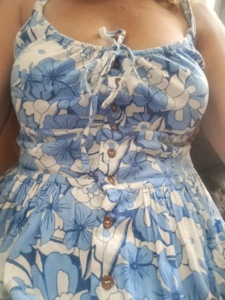 Vestido floral azul y blanco