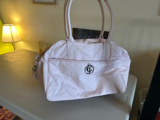 Bolsa de mano rosa con lunares blancos