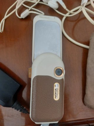Nokia 7373 Marrón/Dorado