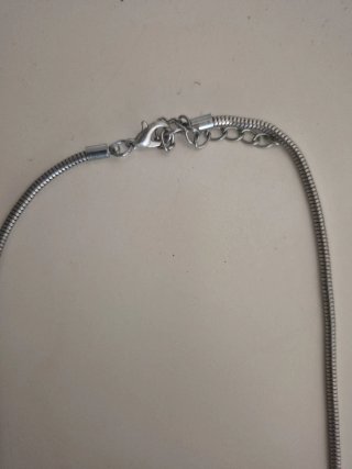 Collar bisutería multicolor con detalles plateados