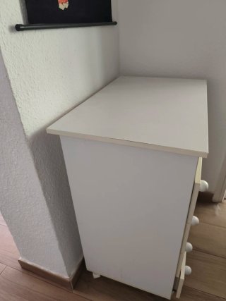 Cajonera de madera.