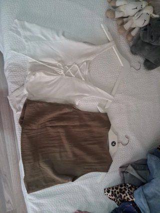Conjunto chaleco y camisa blanca