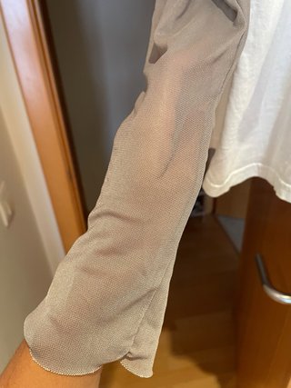 Camiseta manga larga con rejilla en las mangas