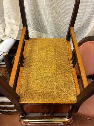 Descalzadora antigua de madera y tela