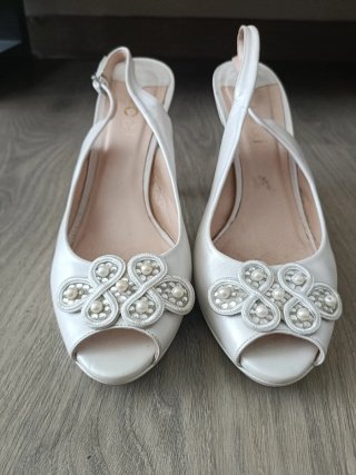 Zapatos de tacón blancos para boda