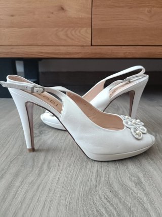Zapatos de tacón blancos para boda