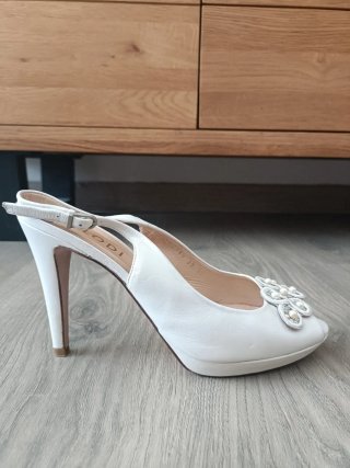 Zapatos de tacón blancos para boda