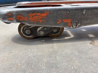 Transpaleta manual 2500 kg