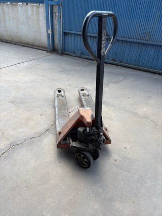 Transpaleta manual 2500 kg