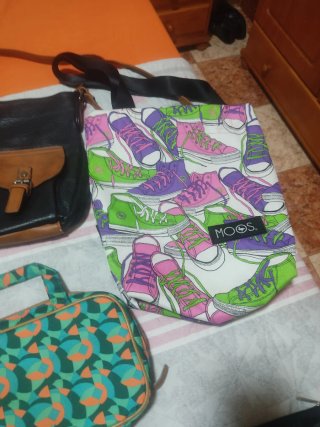 Lote de bolsos: negro y rojo