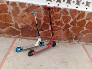 Juego 2 patinetes diferentes tamaños