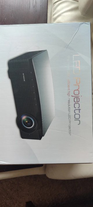 Proyector LED  y pantalla eléctrica