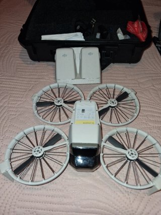 Dron Dji Flip con 2 baterías y mando con pantalla