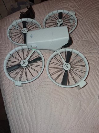Dron Dji Flip con 2 baterías y mando con pantalla