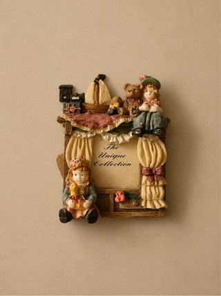 Cornice decorativa bambina e orsacchiotto
