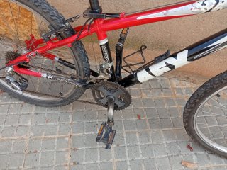 Bicicleta de Montaña AEX Roja diàmetre ràdio 26