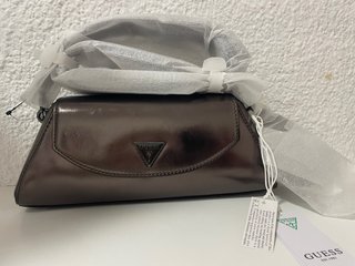 Bolso Guess hombro laminado marrón/plata