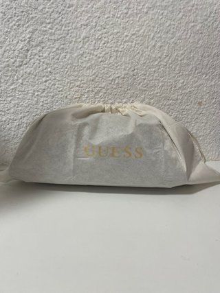 Bolso Guess hombro laminado marrón/plata