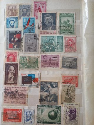 Lote >500 sellos: Asia, África, Europa y Argentina