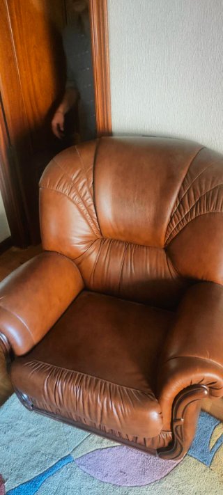 Sillón de piel marrón