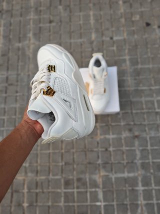 Jordan Retro 4 Blancas y Doradas