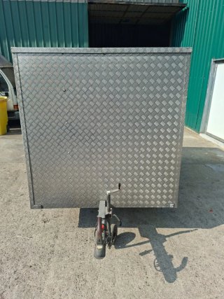 Remolque cerrado galvanizado