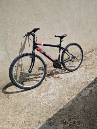Bicicleta de montaña negra 26