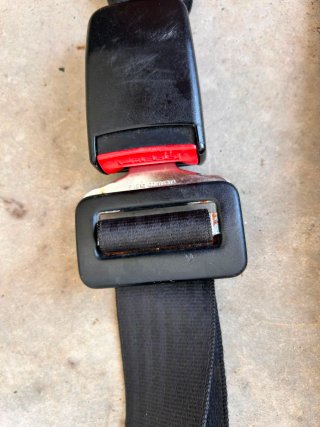 Land rover defender 110 all seat belts