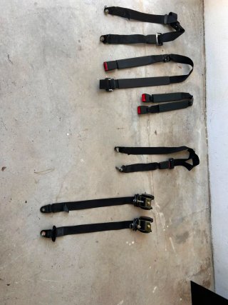 Land rover defender 110 all seat belts