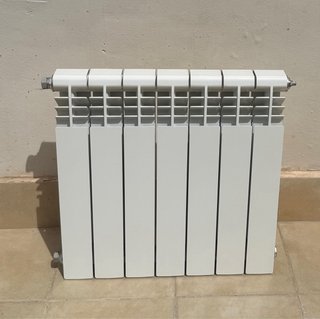 Radiador de agua blanco