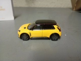 Renault 5 E-tech 1:64 Norev