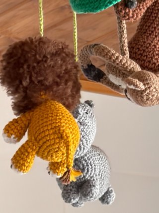 Móvil de cuna crochet animales safari