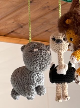 Móvil de cuna crochet animales safari