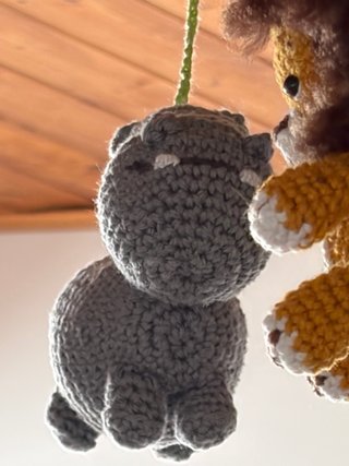 Móvil de cuna crochet animales safari