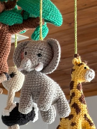 Móvil de cuna crochet animales safari