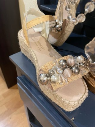 Esparteñas Beige y Plata con Abalorios