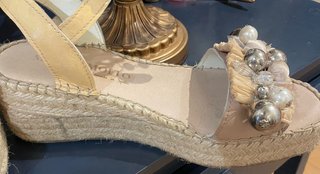 Esparteñas Beige y Plata con Abalorios