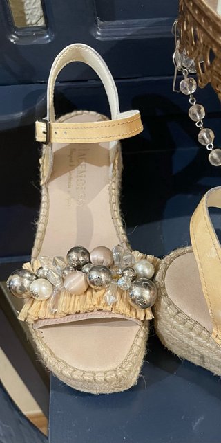 Esparteñas Beige y Plata con Abalorios