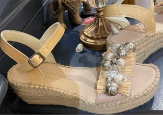 Esparteñas Beige y Plata con Abalorios