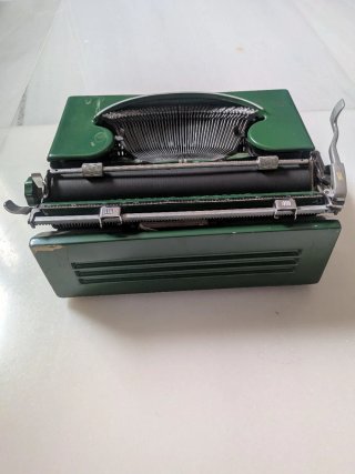 Máquina de escribir Hispano Olivetti Studio 46