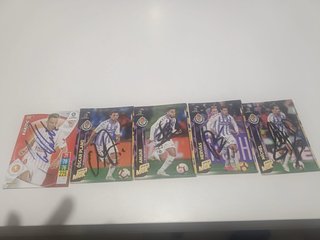 Cromos de fútbol firmados