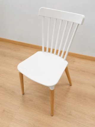 Pack de 4 sillas blancas de plástico y madera